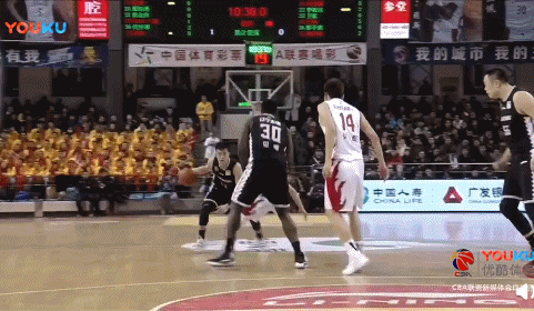 郭艾伦加速冲筐回头望月打2+1