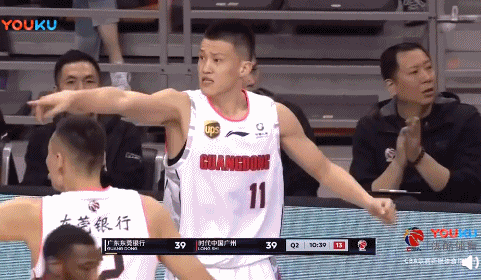 广东德比爆发争执