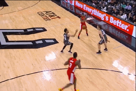 布莱恩特吃饼单手劈扣