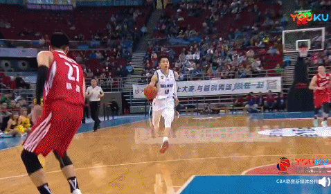刘晓宇脑后传球助攻汉密尔顿扣空蓝