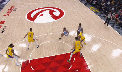 老鹰队杨假动作戏耍詹姆斯,妙传普林斯3分发炮