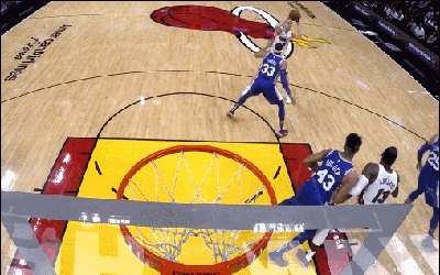 韦德空切篮下单臂虐框点燃气氛