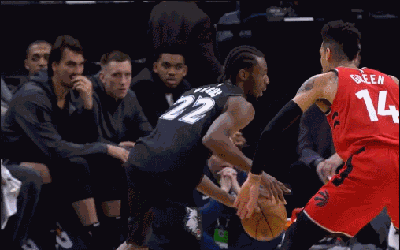 威金斯无视防守撤步跳投轻取两分