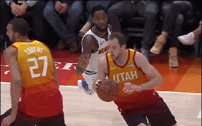 英格尔斯假动作骗过防守潇洒抛投命中