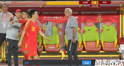 李可与教练组交流