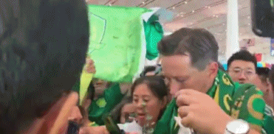 德国人留下了不舍的泪水