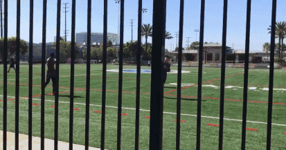 库兹马化身四分卫 送出精准长传