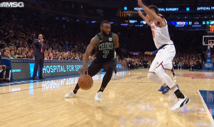 杰伦-布朗强突篮下打成2+1