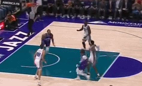 米切尔助飞戈贝尔暴扣拿分！