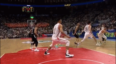 史蒂芬森脚底生风隔扣易建联