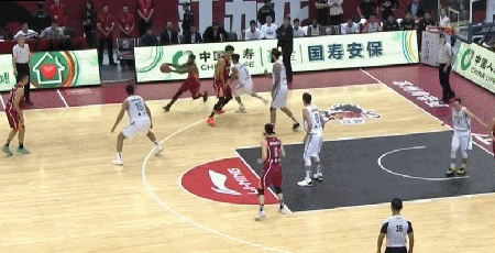 不惧双面夹击 邓蒙外线三分举火烧天