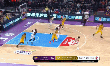 身体素质太炸裂！芬森一条龙直接强硬上篮2+1