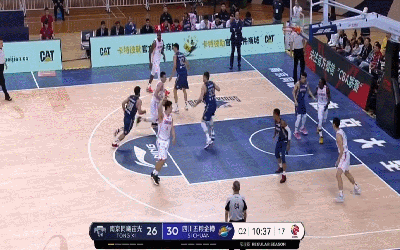 约瑟夫杨长臂抢断 一条龙奔袭全场双手暴扣