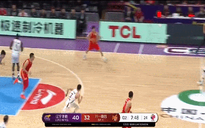 功夫熊猫耍起来了 韩德君抢断2过1上篮打成