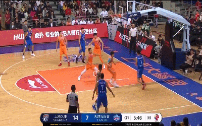 强攻篮下 孟子凯篮下单打造成2+1