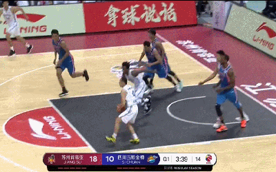 史鸿飞送四分卫妙传 易立顶开对手上篮得手
