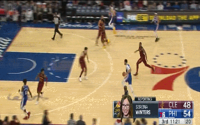 冲进观众席 西蒙斯高速反击打成2+1