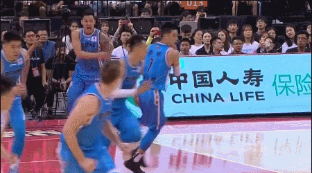 林书豪精准助攻汉密尔顿轻松取分