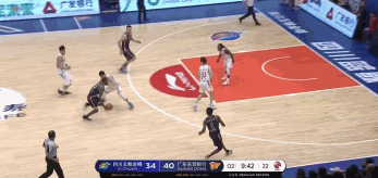 苏伟拿下前场板打2+1