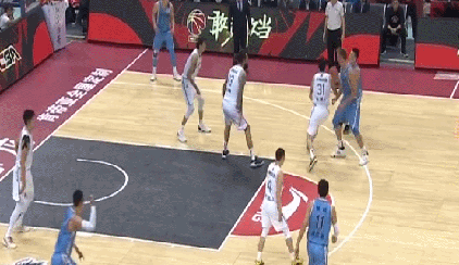 书豪命中本场首粒三分！右翼出手自信飚射