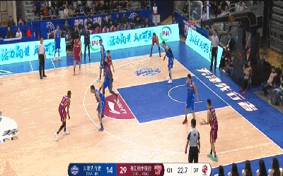 这么强大 兰兹博格直杀篮下霸道上篮打成2+1