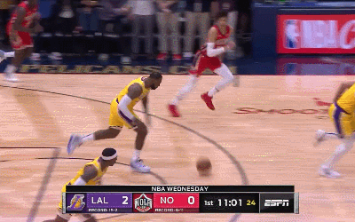 詹姆斯连线浓眉暴扣得分,随后浓眉翻身跳投命中