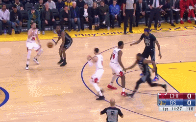 拉文先拔头筹开场就命中远距离跳投