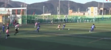 邝兆镭带球挑射破门