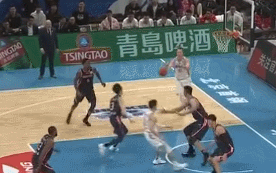 汉密尔顿双手暴扣,阿联送出热辣火锅!