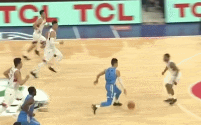 林书豪风驰电掣硬抗赛克斯上篮打进