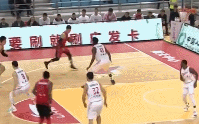 李慕豪突破禁区单臂劈扣！