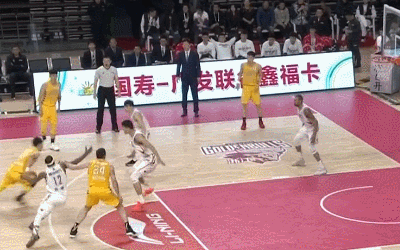 普拉姆利空切接球直升机奉上重扣