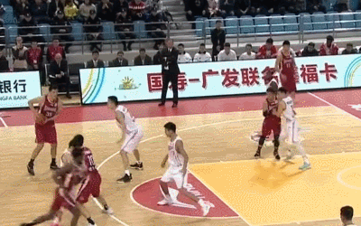 富兰克林空切后篮下暴扣得手