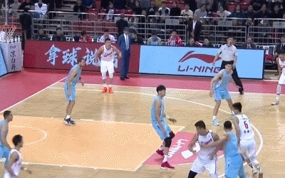 郭昊文急停急起过掉周琦上篮命中