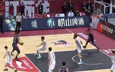 阿联三步并两步登天暴扣势不可挡