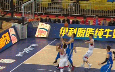 陈林坚上篮不中王哲林跟进双手补扣