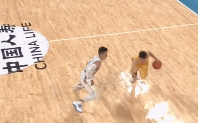 孙铭徽空中起飞单臂劈扣太劲爆