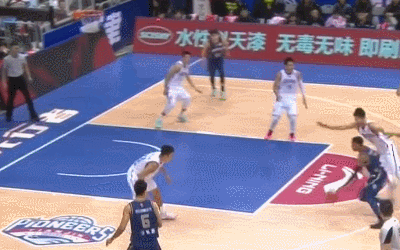 约瑟夫-杨单手劈扣一往无前