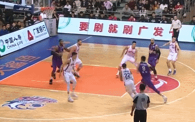 孙悦突破秒传汤普森双臂暴扣