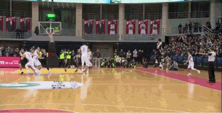 亚当斯不讲道理绝杀