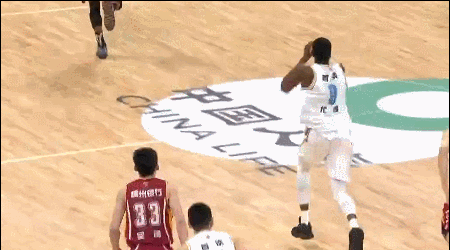 林书豪招牌欧洲步上反篮打成2+1