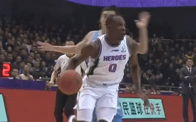 哈德森滑翔背传助攻陶汉林双手暴扣