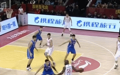 时德帅断球反击送双手暴扣