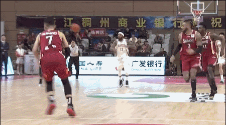 邓蒙连线吴前直插内线打成2+1