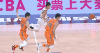 姜伟泽追身三分手起刀落