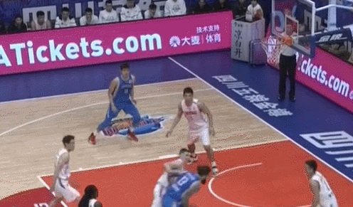 拉杜利察篮下强行打进