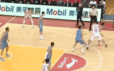 翟晓川抢断一条龙双手暴扣