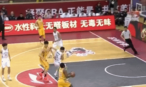 威尔斯单臂砸扣