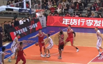 贺希宁抢断快攻行云流水上篮打进上海