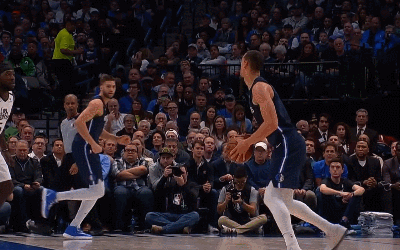 鲍威尔无对抗倒地疑似杜兰特跟腱大伤